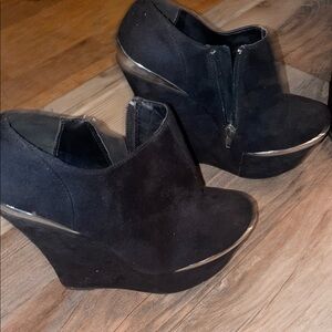 Black Wedges